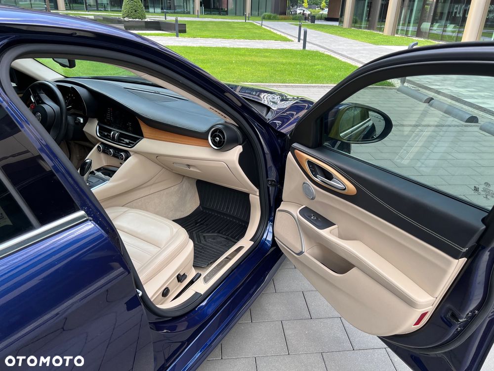 Alfa Romeo Giulia - 17