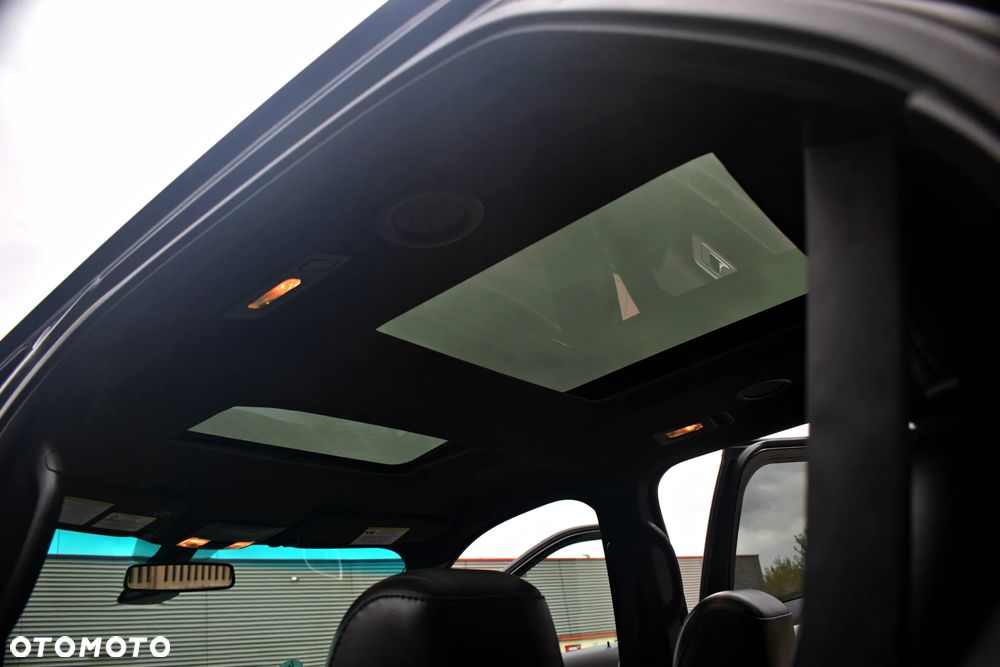 Ford Explorer - 32