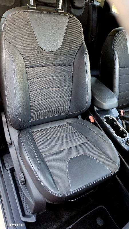 Ford Kuga 2.0 TDCi 2x4 Titanium - 18