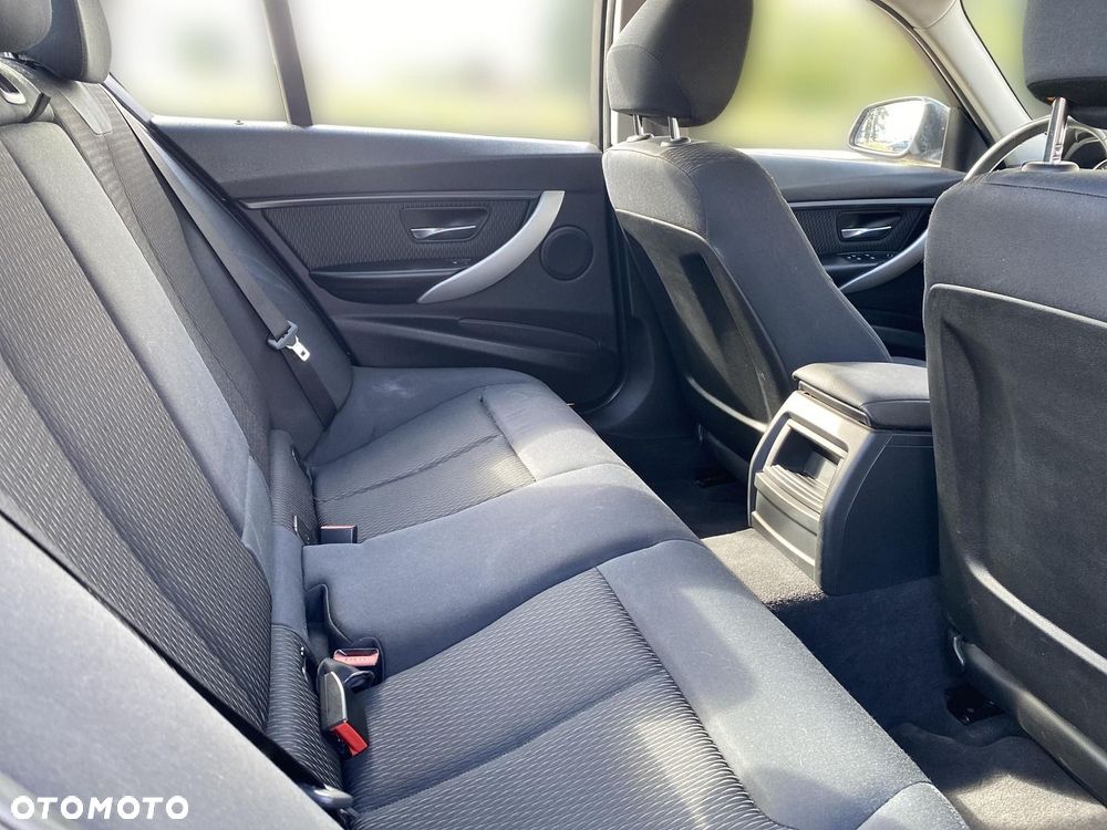BMW Seria 3 318d EU6 - 16