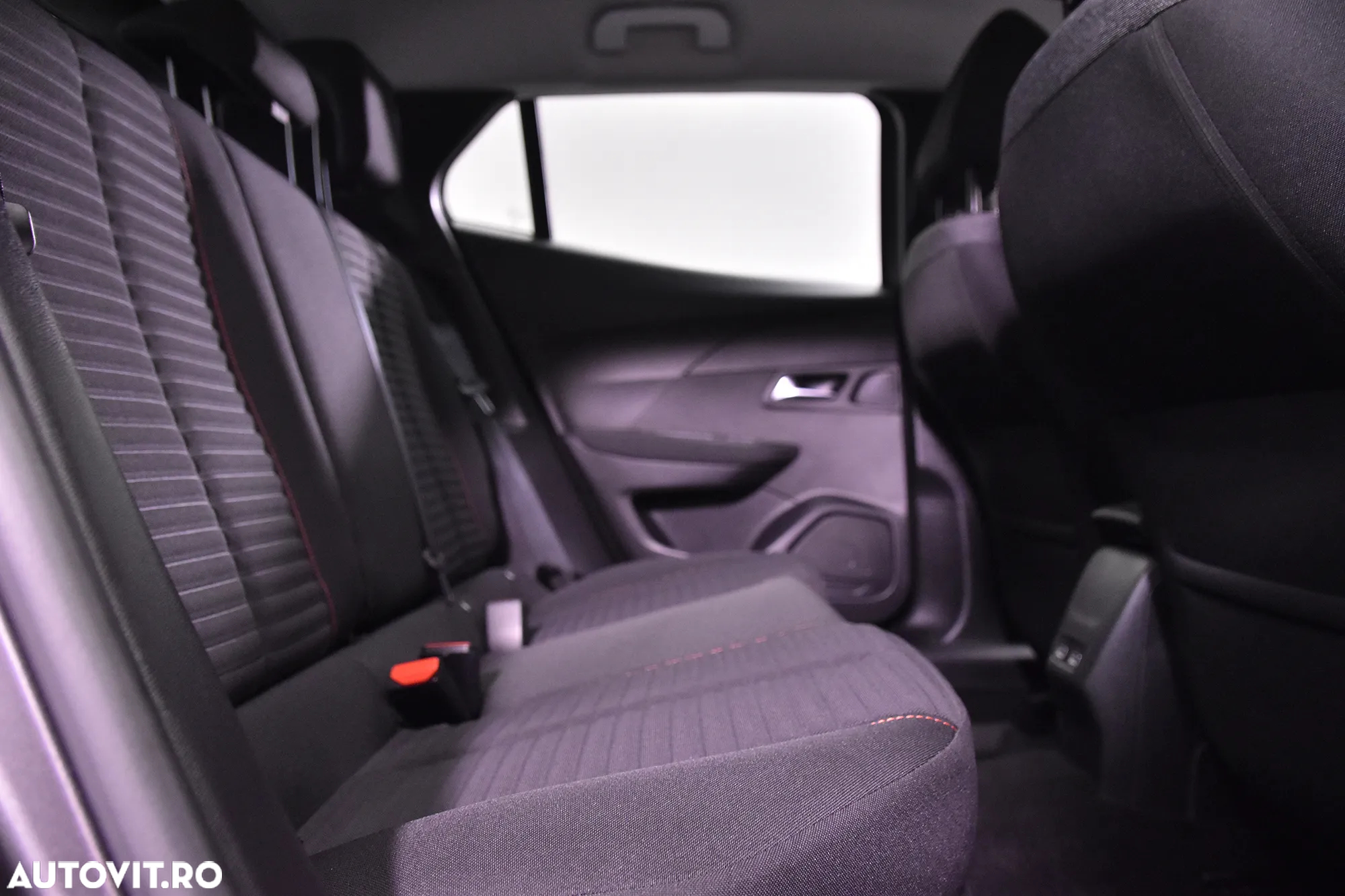 Peugeot 2008 - 12