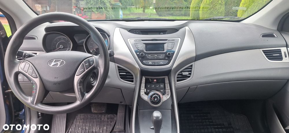 Hyundai Elantra - 8