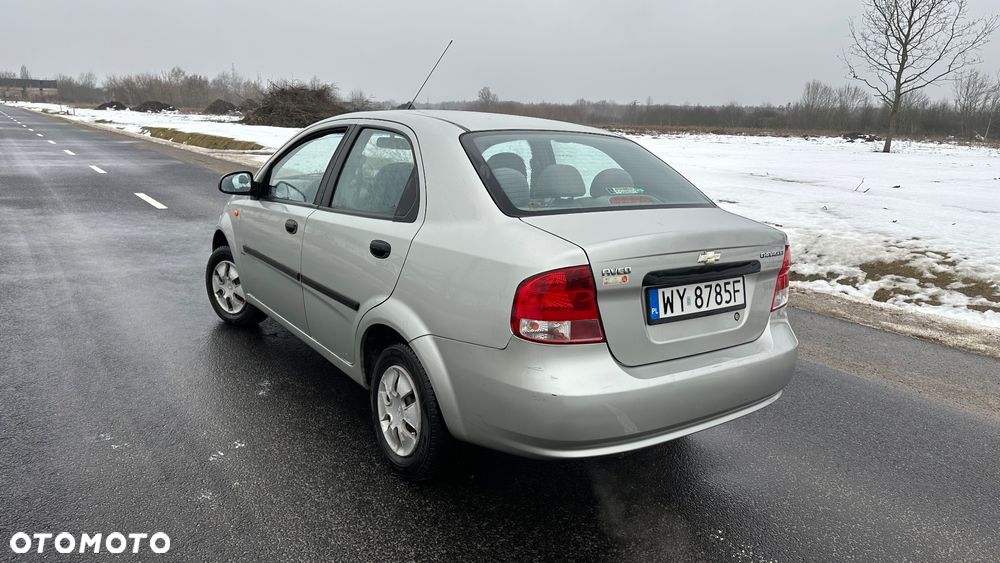 Chevrolet Aveo - 11