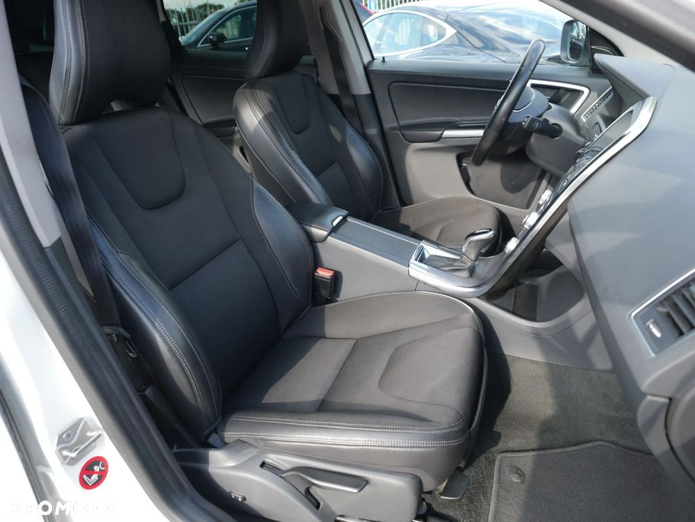 Volvo XC 60 D4 AWD Momentum - 12
