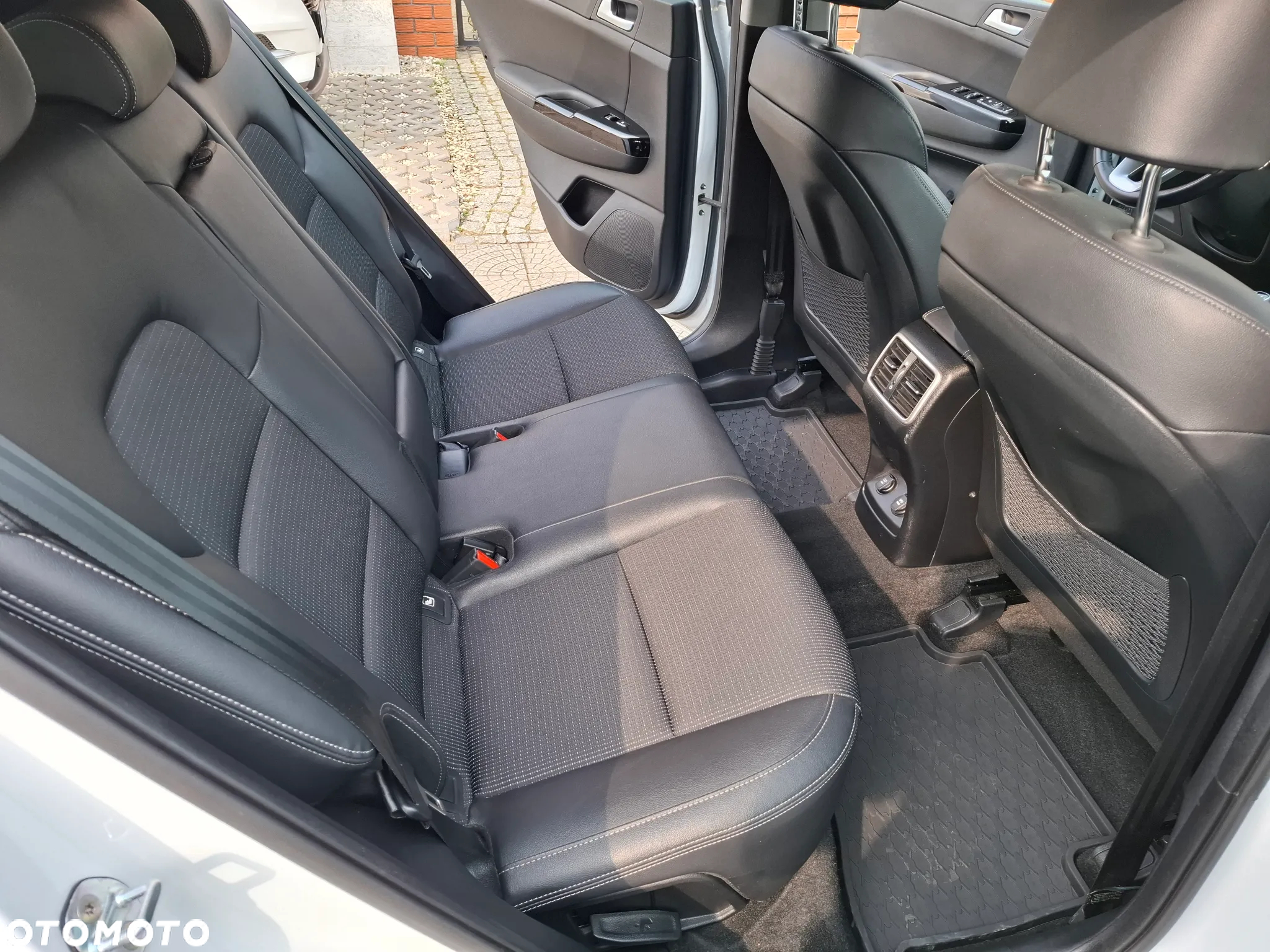 Kia Sportage 1.6 T-GDI Black Edition 2WD - 25