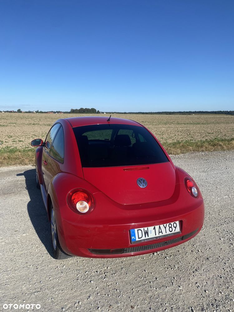 Volkswagen New Beetle - 2