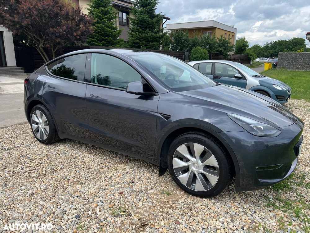 Tesla Model Y - 14