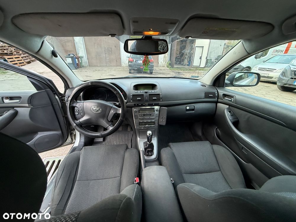 Toyota Avensis - 9