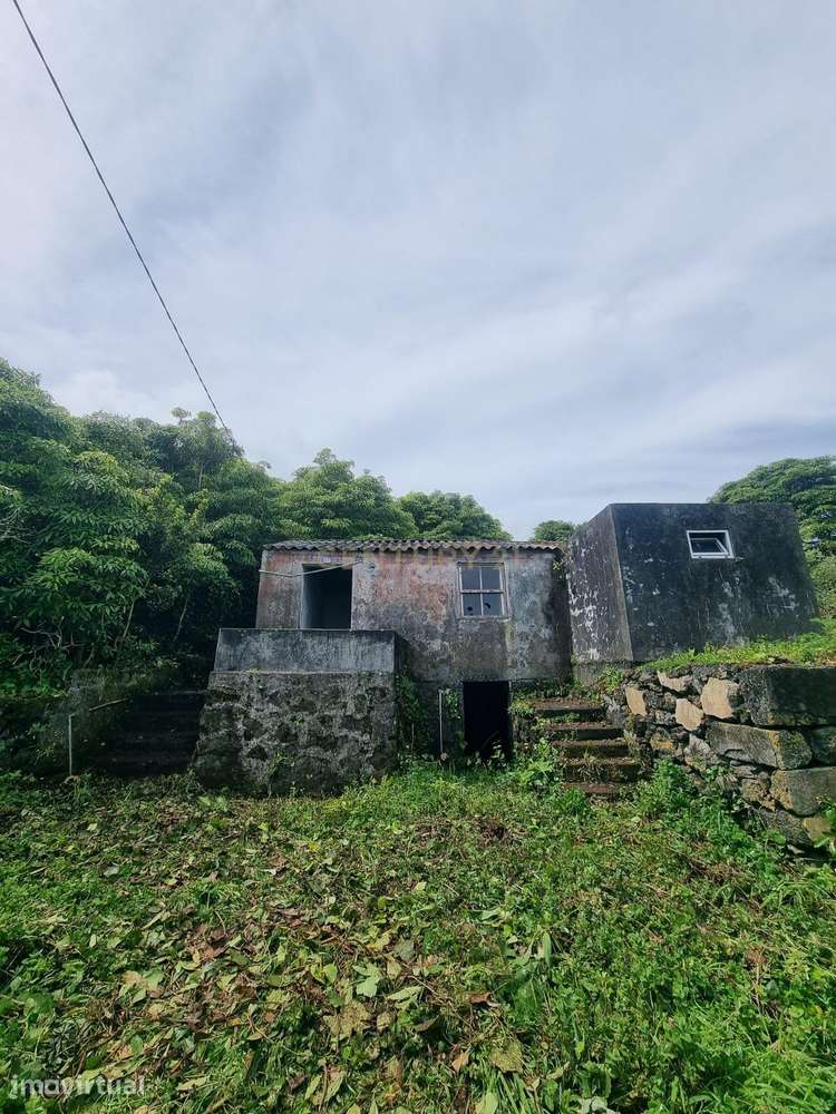 Ilha do Pico - Moradia T2 para recuperação com projecto - Grande imagem: 3/16