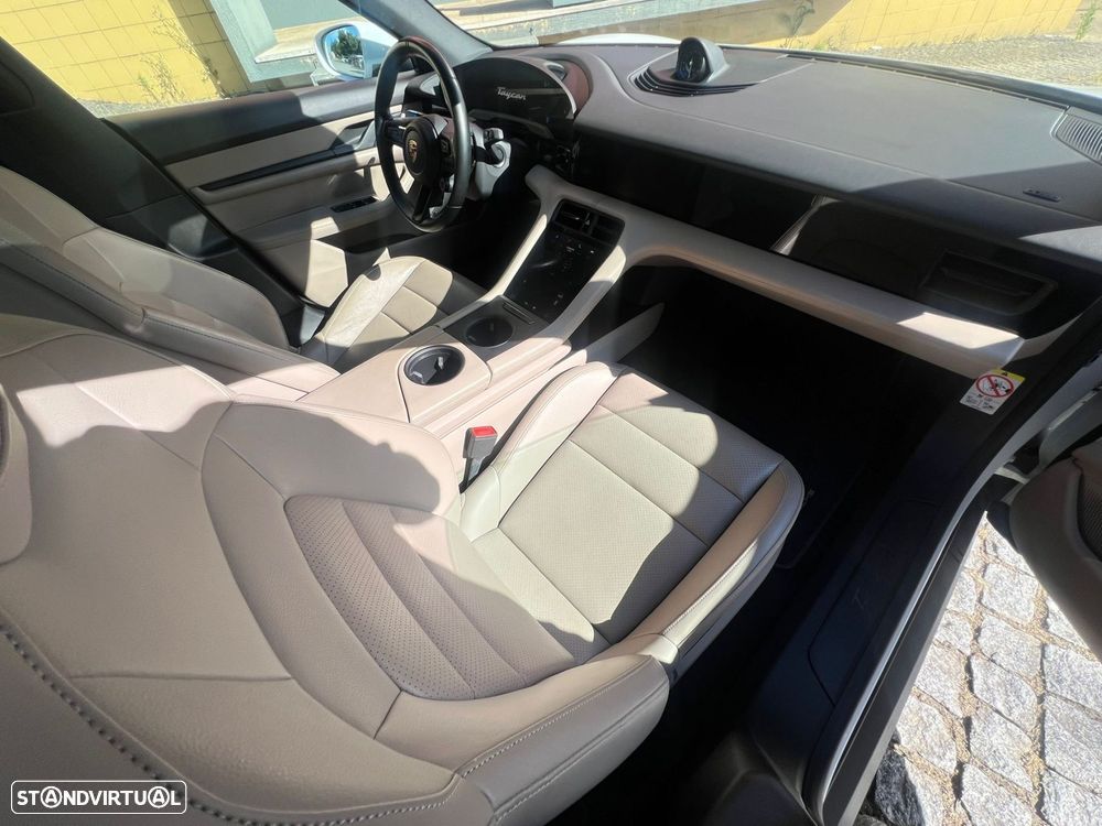 Porsche Taycan - 13