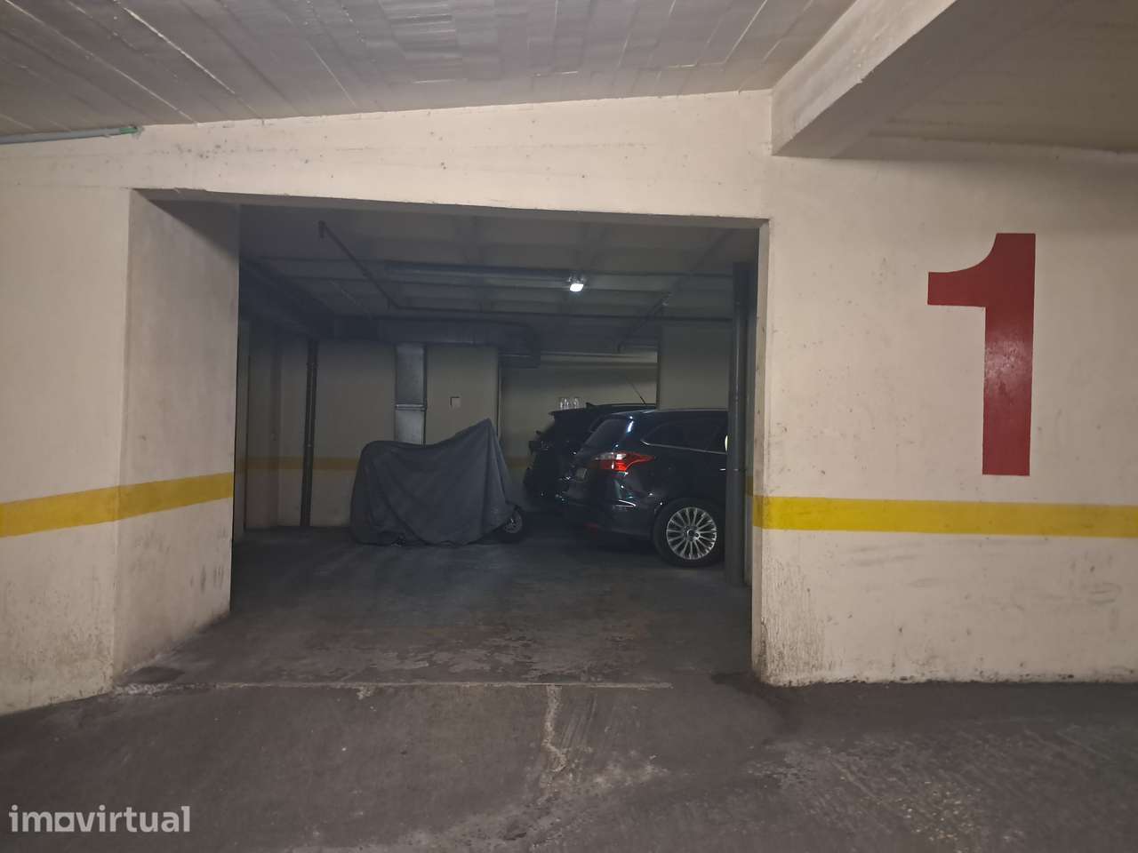 Lugar de estacionamento/ Parking space for rent - Grande imagem: 2/8