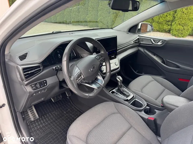 Hyundai IONIQ - 10