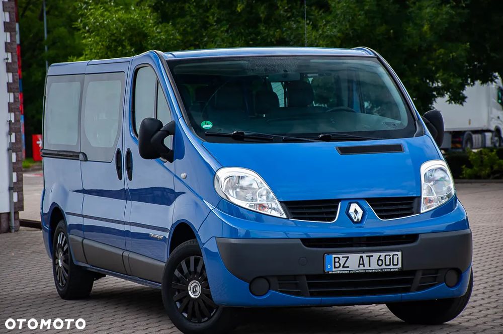 Renault Trafic 2.0 dCi 115 FAP Grand Passenger Black Edition - 1