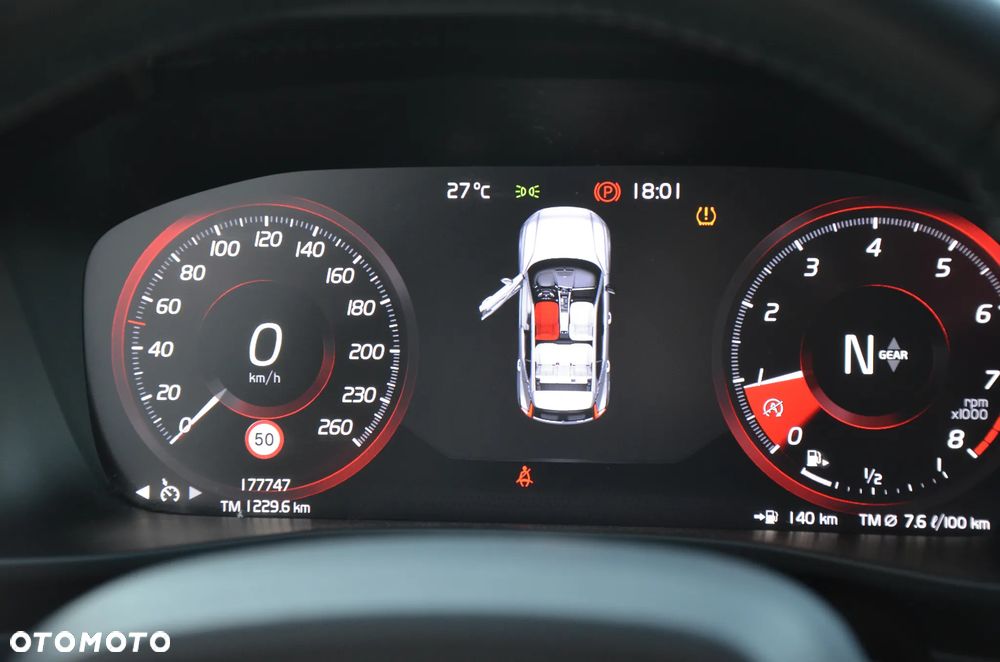 Volvo XC 40 T3 Momentum - 25