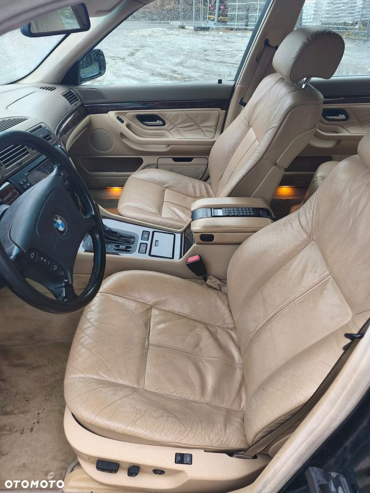 BMW Seria 7 - 18