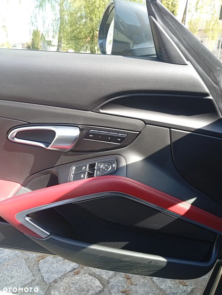 Porsche 718 Cayman - 8