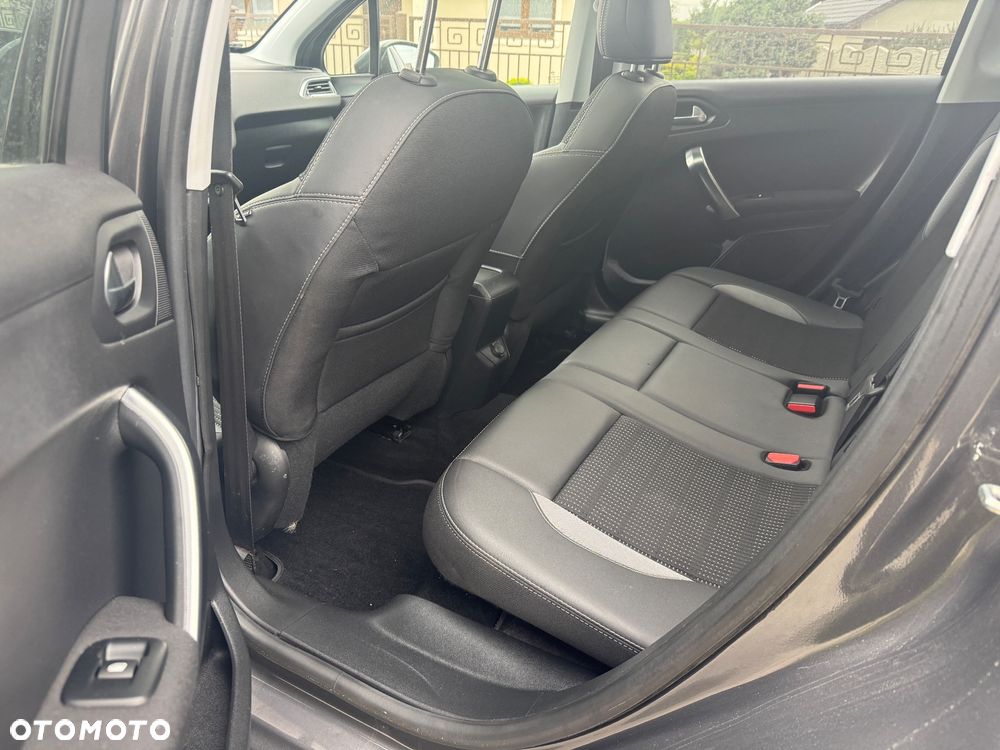 Peugeot 2008 1.2 Pure Tech Allure S&S - 10