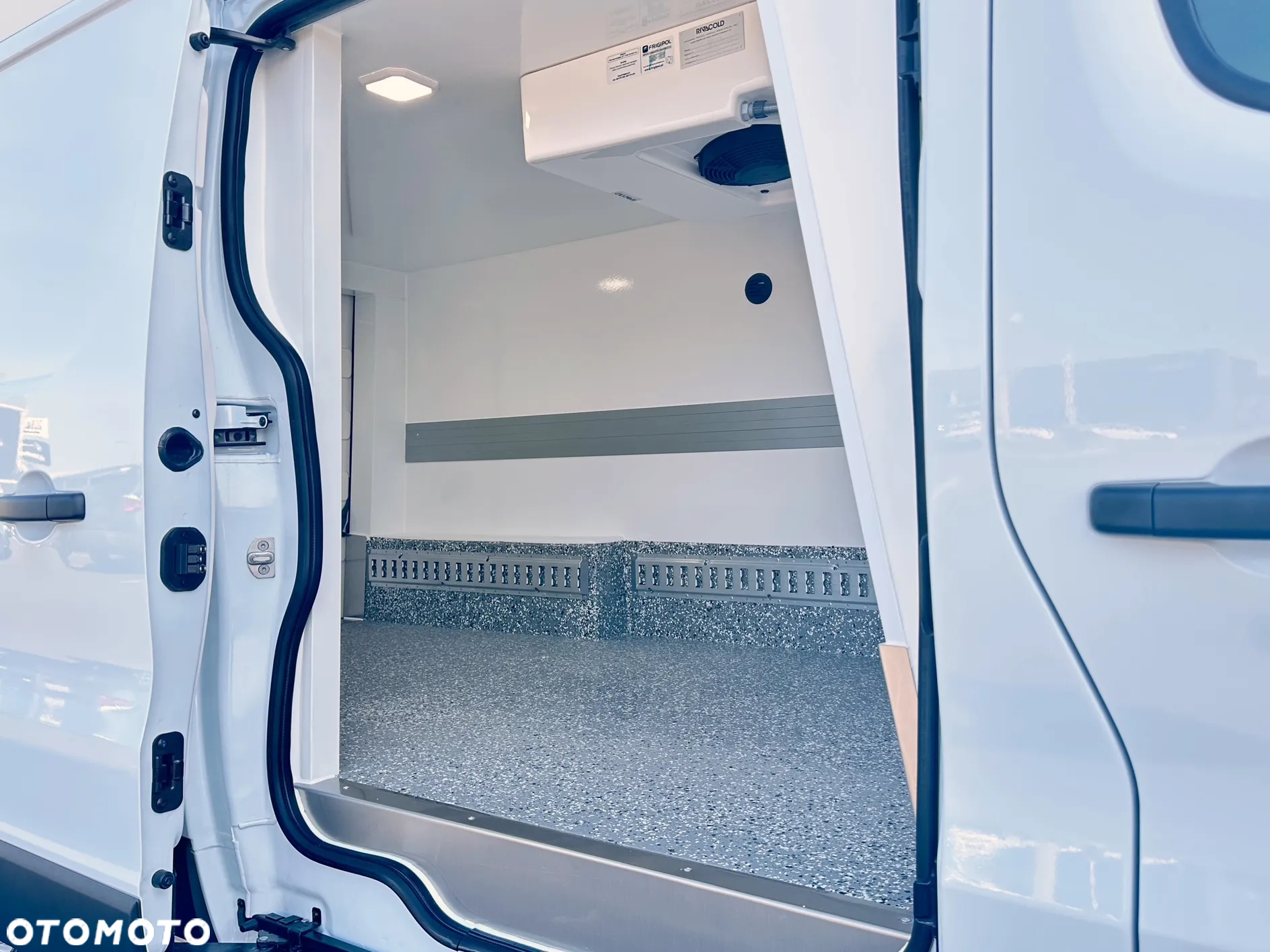 Renault Trafic L2H1 2.0 dCI 150 KM Izoterma Gruau - 19