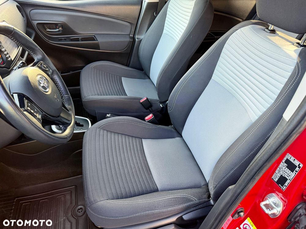 Toyota Yaris Hybrid 100 Sol - 12