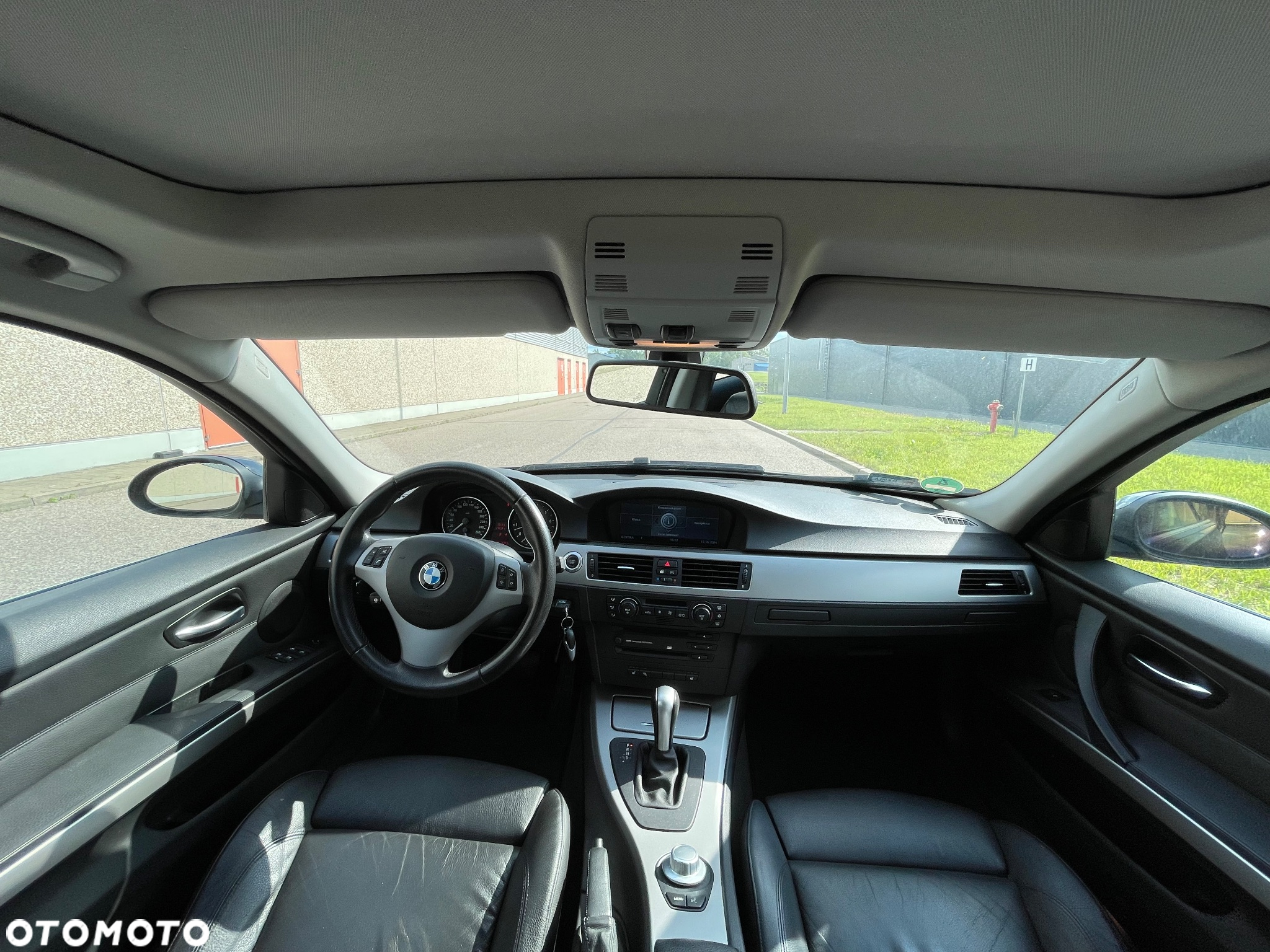 BMW Seria 3 325i Touring - 13