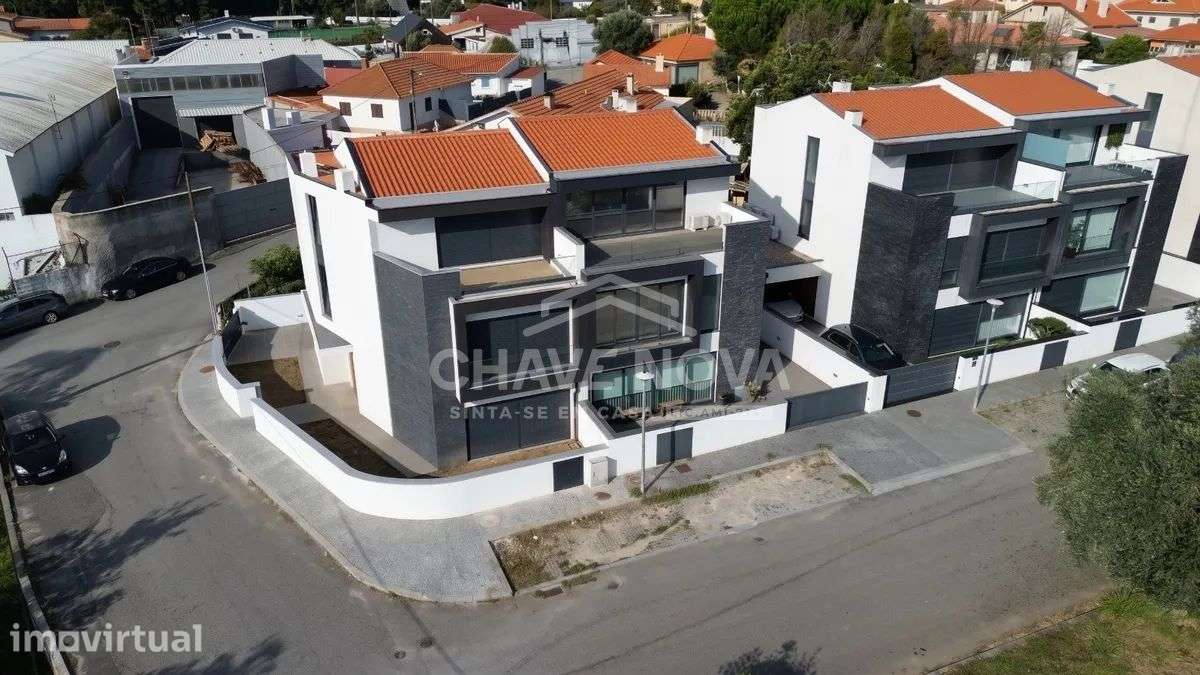 Moradia Geminada V3 c/ Terraço em Rio Meão (Santa Maria da Feira) - Grande imagem: 5/32
