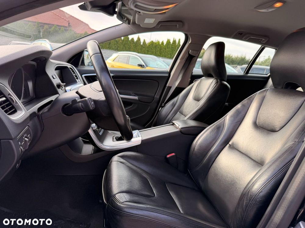 Volvo V60 Cross Country D3 Drive-E Momentum - 26
