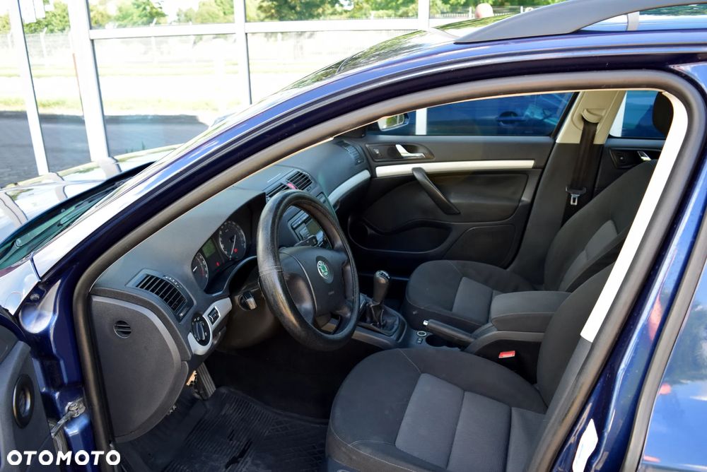 Skoda Octavia 1.6 FSI Ambiente - 6