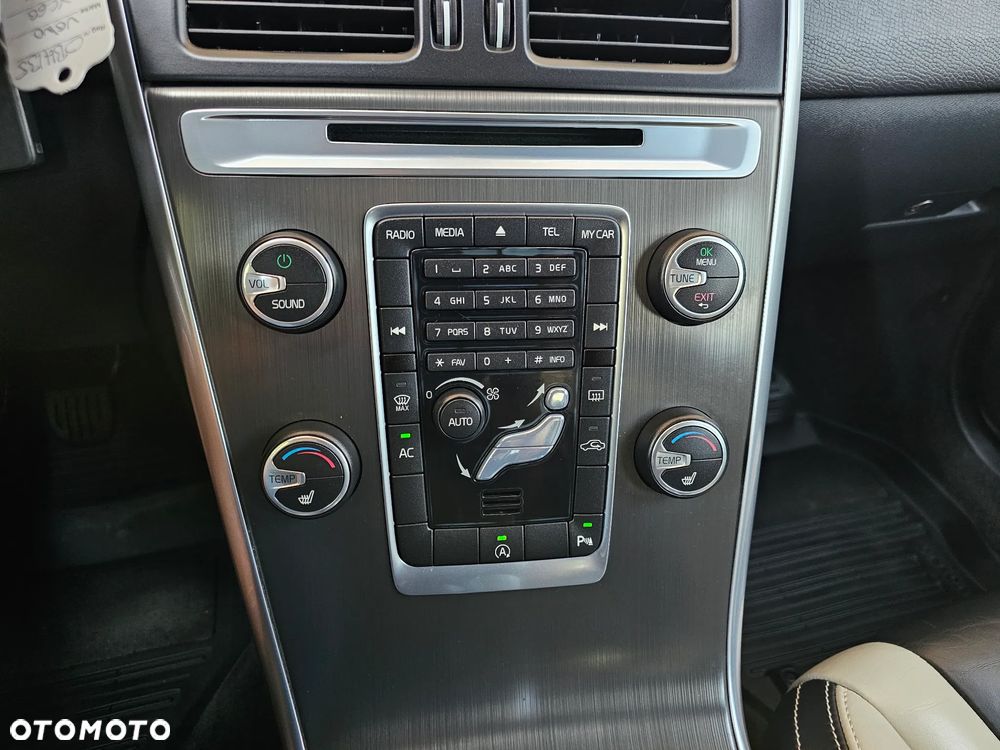 Volvo XC 60 D4 Momentum - 32