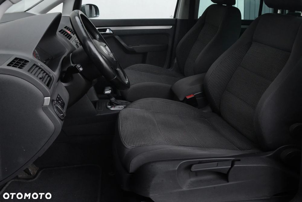 Volkswagen Touran 2.0 TDI Trendline DSG - 27