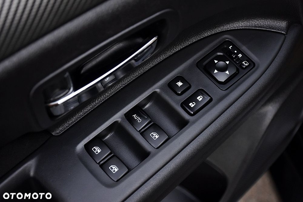 Mitsubishi Outlander 2.0 Invite + 2WD - 22