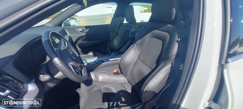 Volvo XC 60 2.0 T8 PHEV R-Design AWD - 13