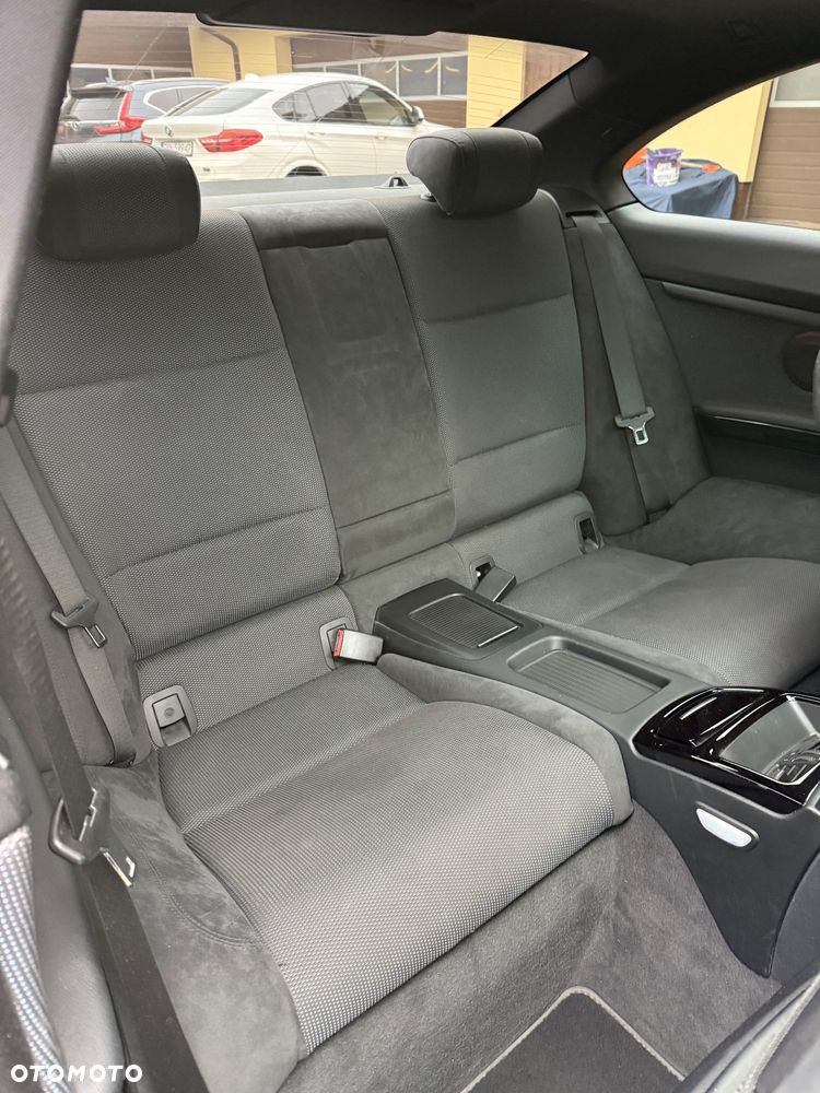 BMW Seria 3 320d DPF Efficient Dynamics Edition - 31