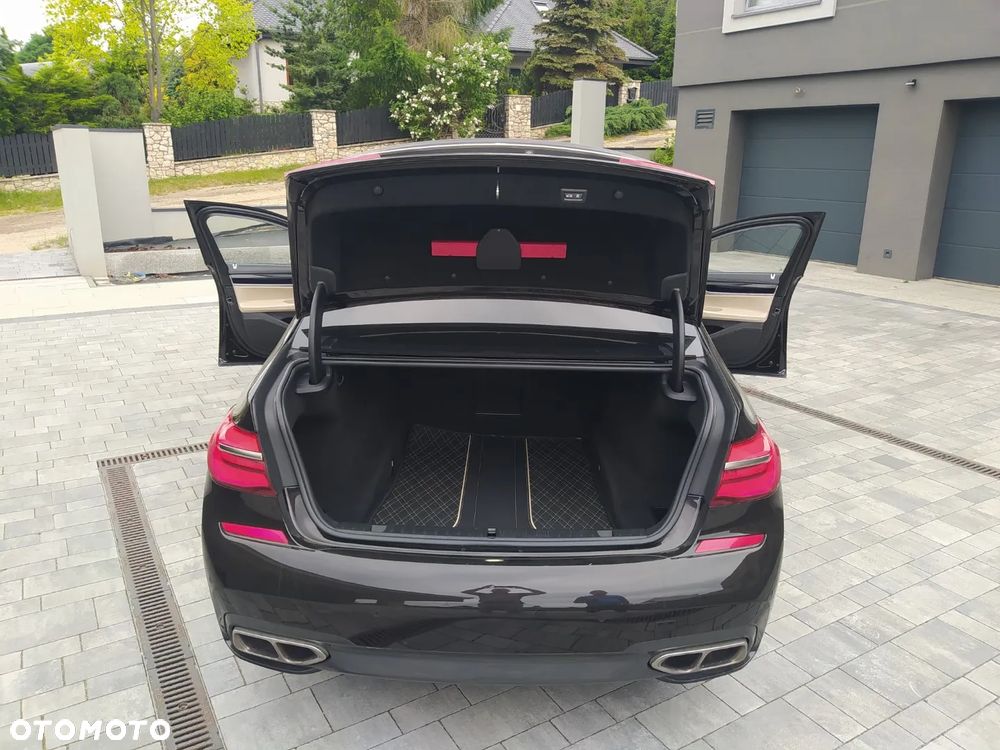 BMW Seria 7 M760Li xDrive - 8
