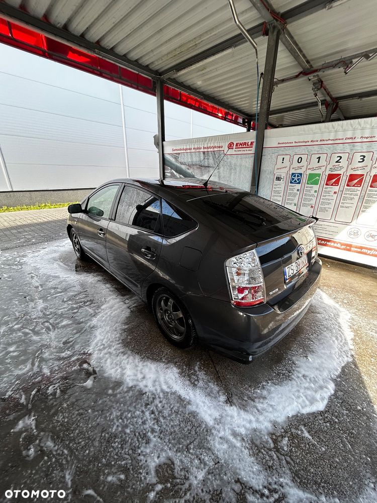 Toyota Prius 1.5 VVT-i Prestige - 4