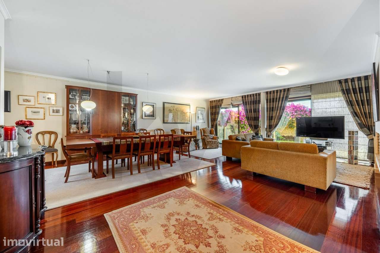 MORADIA T5 COM 3 SUITES - JARDIM E GARAGEM FECHADA — ALTO DA BOA NOVA - Grande imagem: 4/42