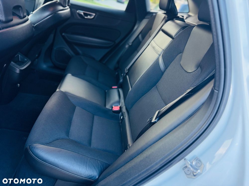 Volvo XC 60 B4 D AWD Geartronic Momentum Pro - 7