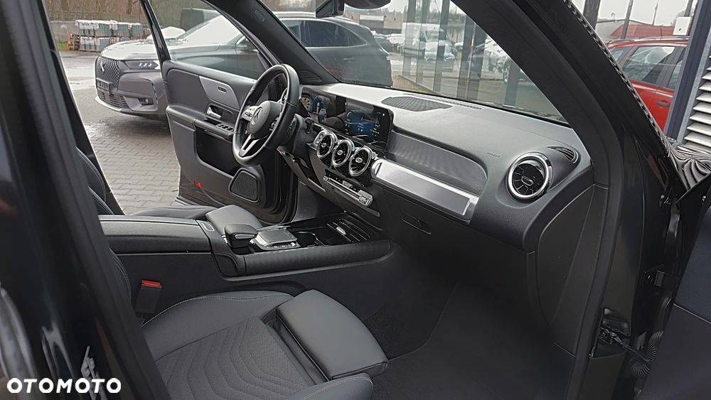 Mercedes-Benz GLB 200 7G-DCT - 15