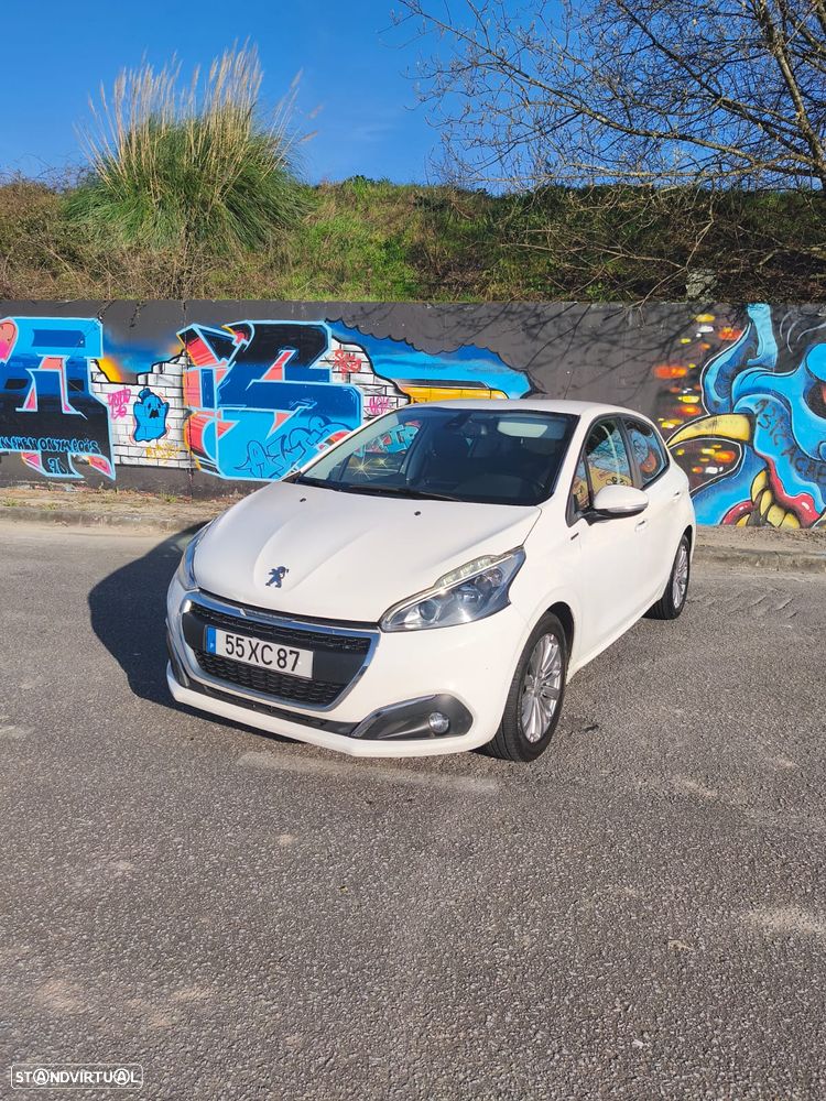 Peugeot 208 1.2 PureTech Signature - 1