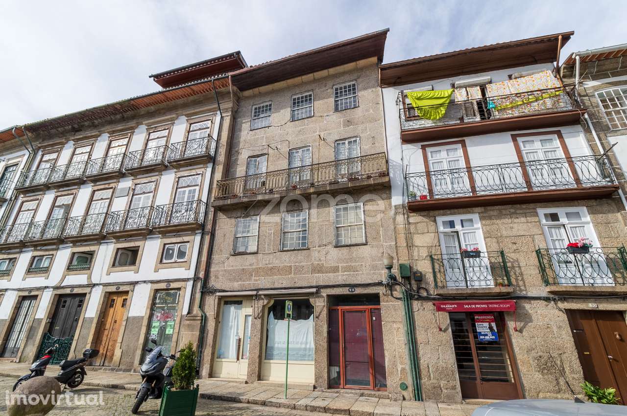Prédio no centro Histórico de Guimarães - Grande imagem: 2/31