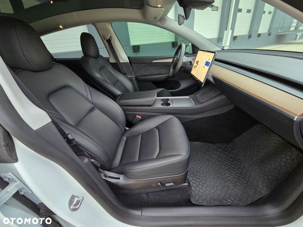 Tesla Y Long Range Dual Motor AWD - 12