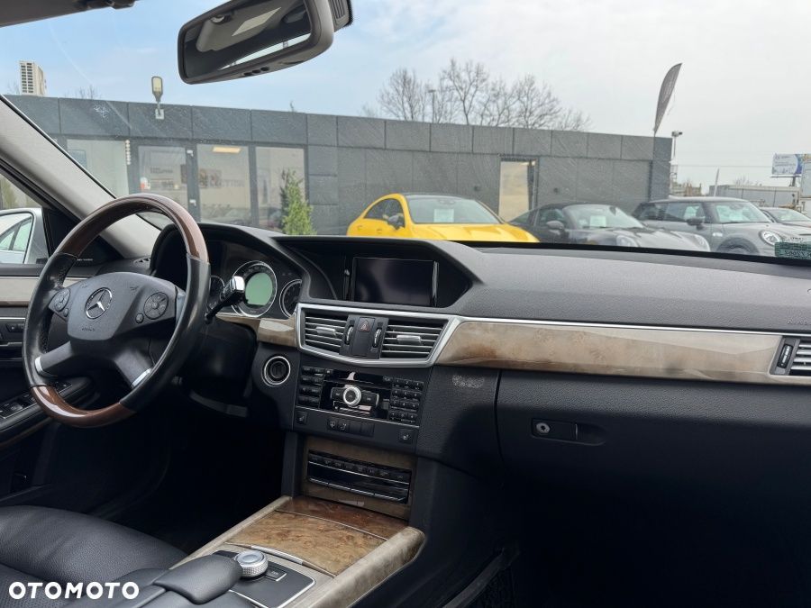 Mercedes-Benz Klasa E 350 4-Matic - 13