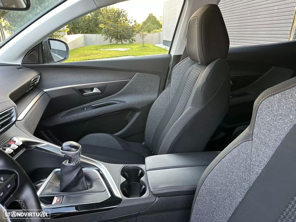 Peugeot 3008 1.2 PureTech Allure - 53