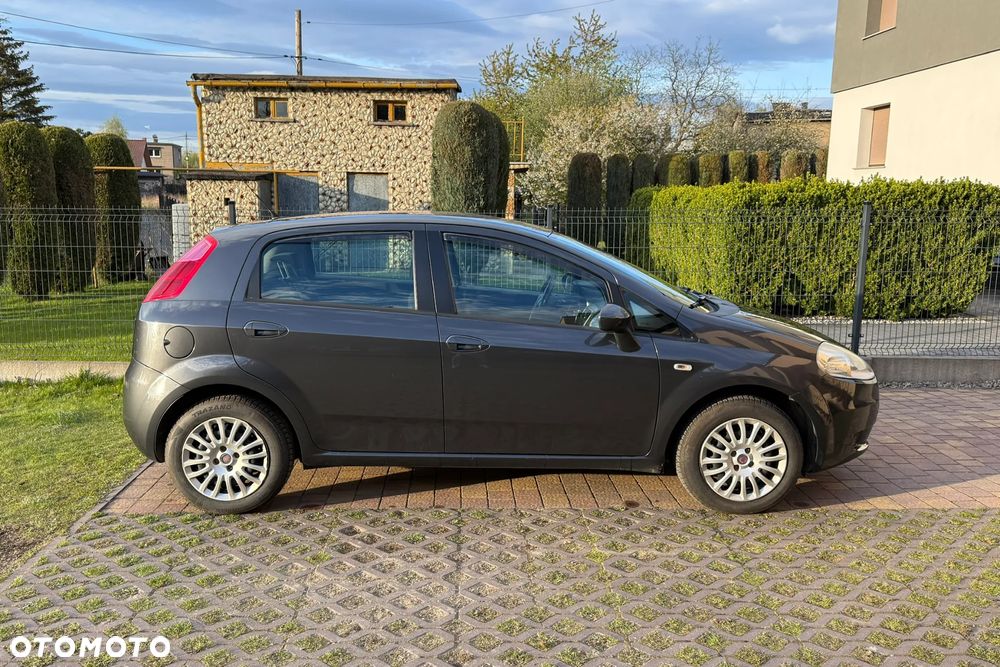 Fiat Grande Punto Actual 1.4 8V Estiva Blue&Me - 4
