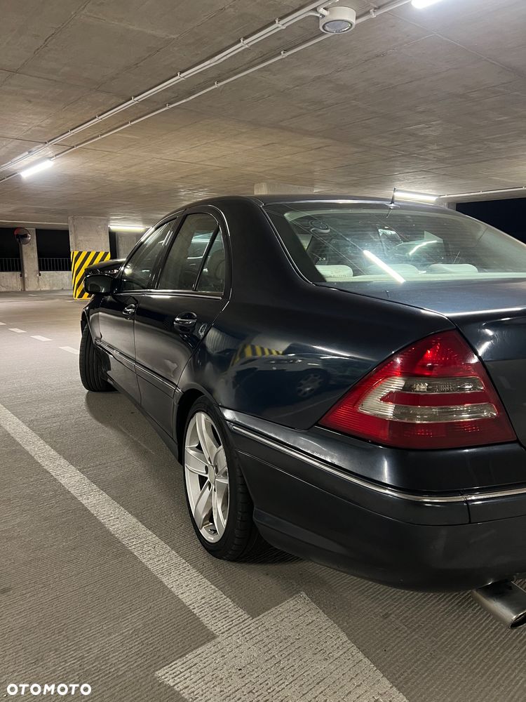 Mercedes-Benz C-Class 2004 photo 5
