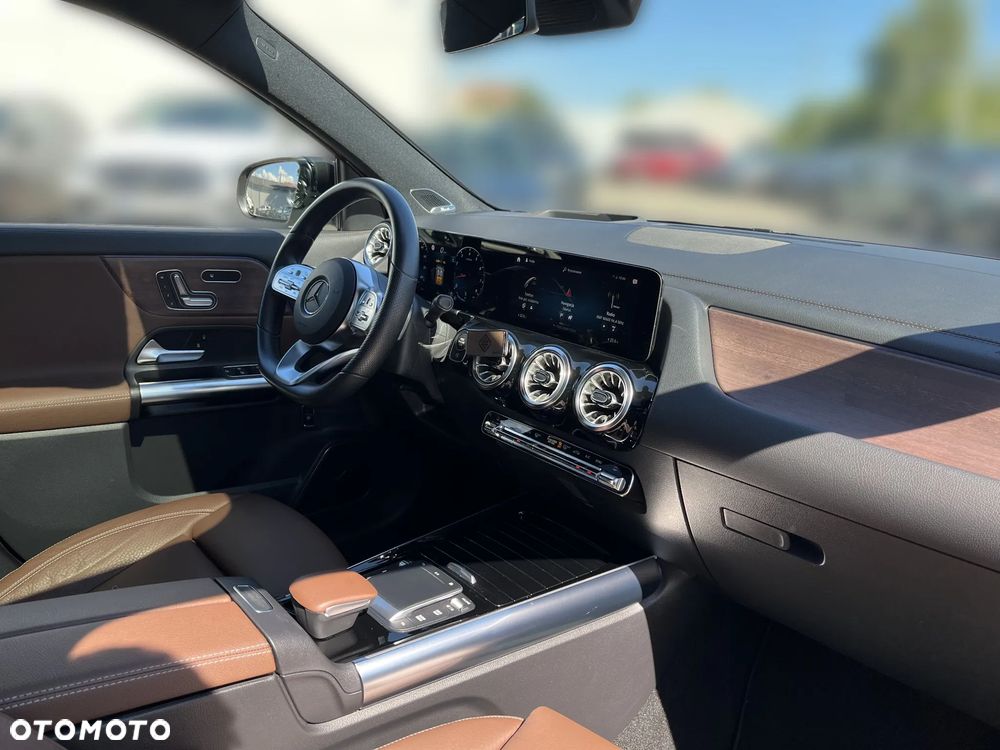 Mercedes-Benz GLA - 13