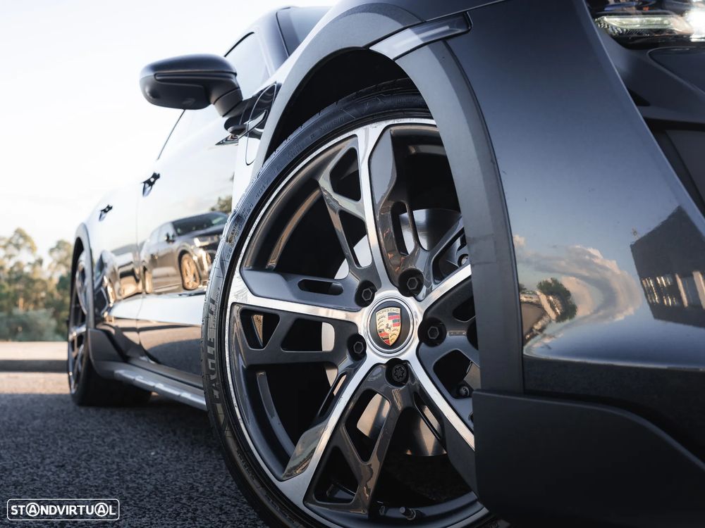 Porsche Taycan Cross Turismo 4S - 31
