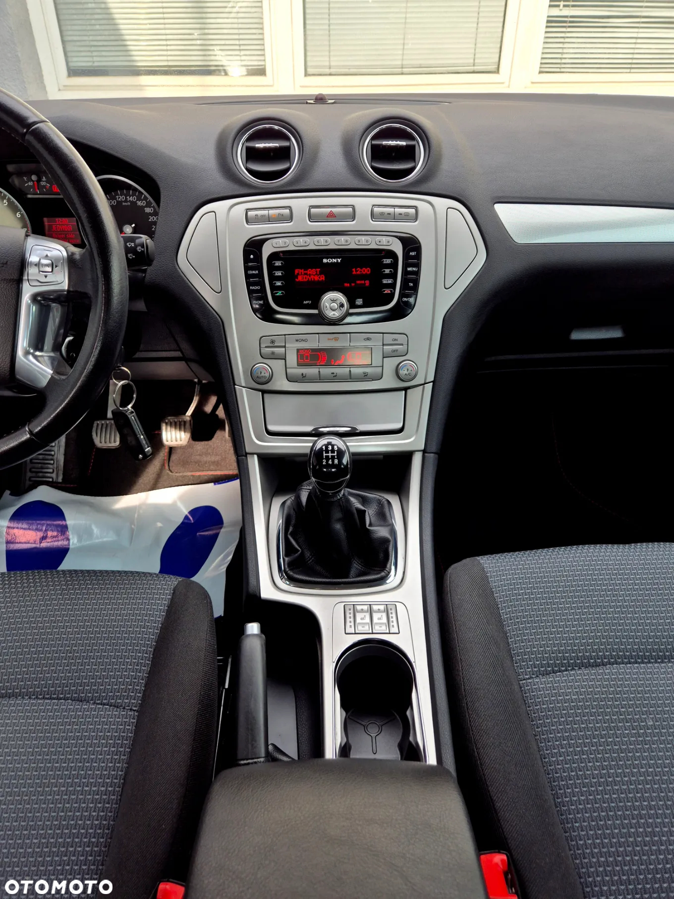 Ford Mondeo 1.6 Ghia - 24