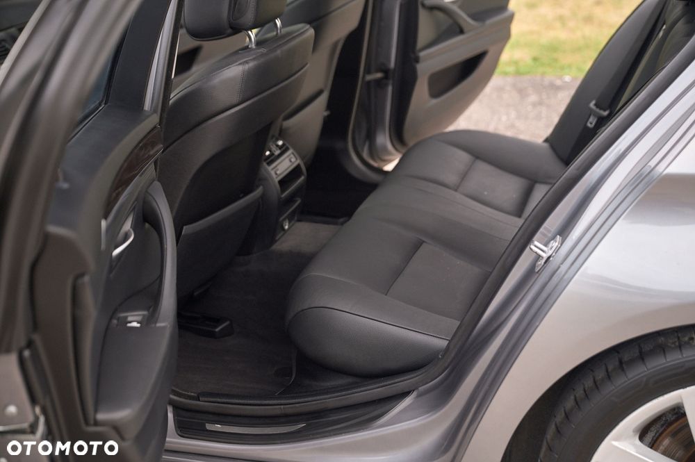 BMW Seria 5 535i xDrive Sport-Aut Modern Line - 21