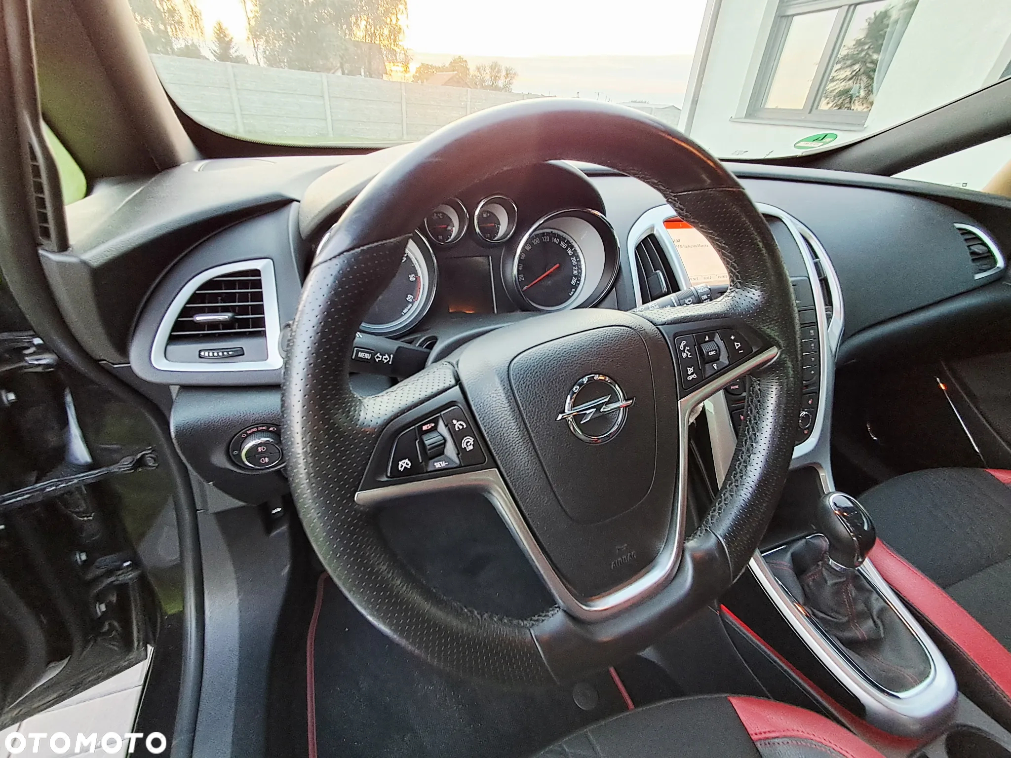 Opel Astra IV GTC 2.0 CDTI Bi-Turbo S&S - 14