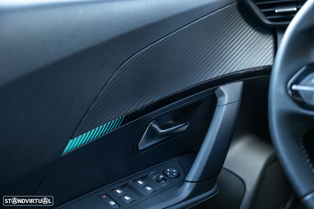Peugeot 2008 1.2 PureTech Allure Pack EAT8 - 20